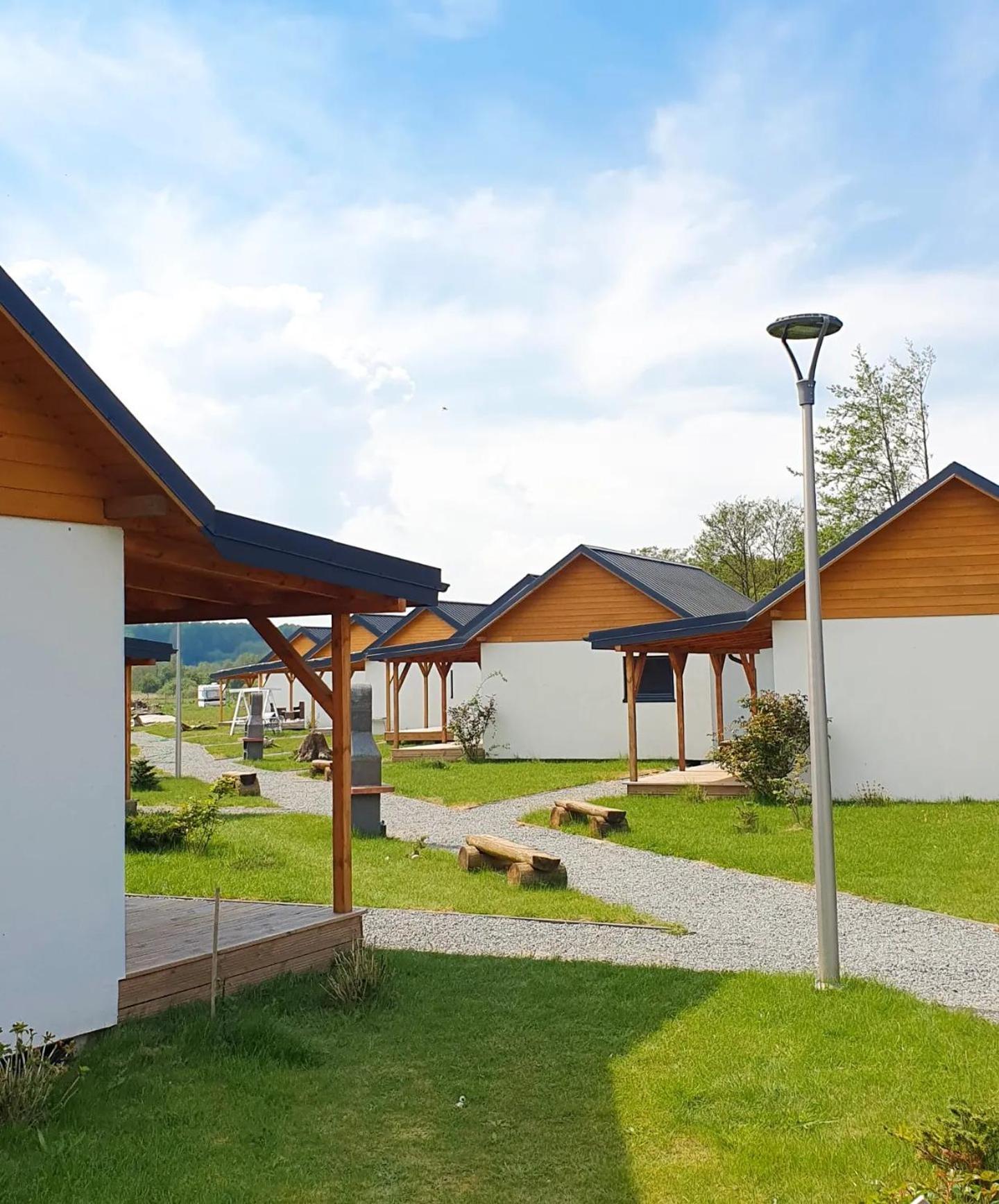 Zakatek Baltyku - Domki Letniskowe Nad Morzem I Jeziorem Jezierzany Exterior foto