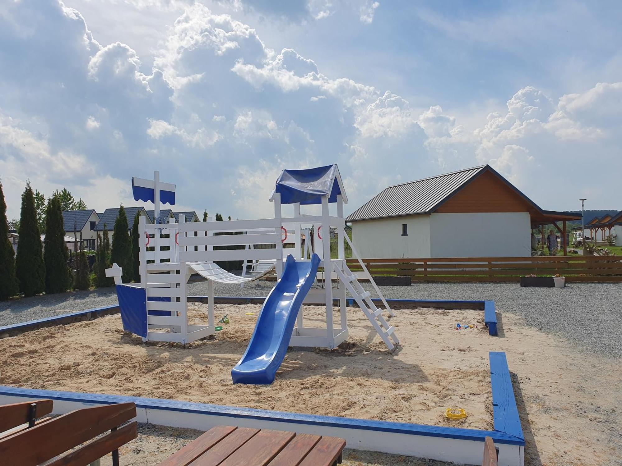 Zakatek Baltyku - Domki Letniskowe Nad Morzem I Jeziorem Jezierzany Exterior foto