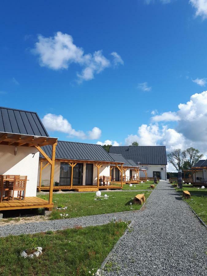 Zakatek Baltyku - Domki Letniskowe Nad Morzem I Jeziorem Jezierzany Exterior foto